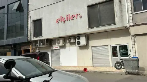 O markanın sucuğunu yiyenlere kötü haber! İçinden domuz et çıktı