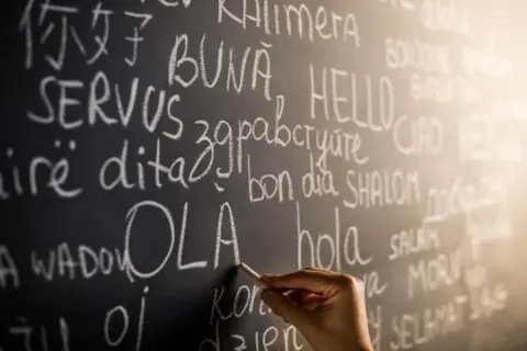 Yeni Bir Dil Öğrenmek Zor mu? Başarının Kilidi 10 Temel İlke
