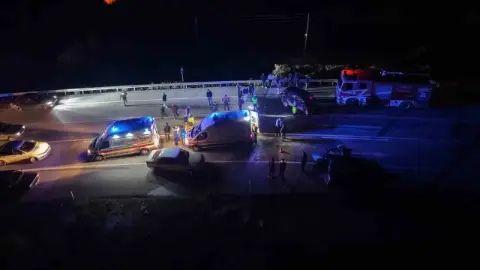 Düzce’de iki araç kafa kafaya çarpıştı: 5 yaralı