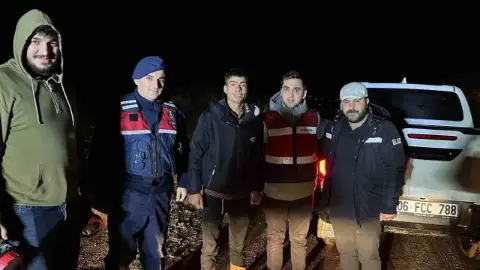 Elazığ’da dağlık alanda mahsur kalan çoban ve 200 küçükbaş hayvan kurtarıldı