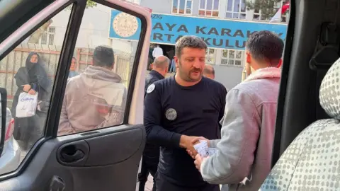 KPSS sınavına gidecekken asansörde kalan vatandaşın yardımına itfaiye yetişti