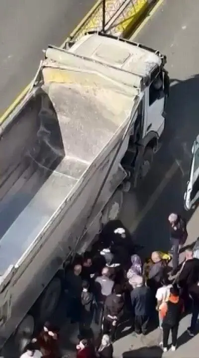Elazığ'da Kamyonun Altında Kalan Vatandaş Yaralandı