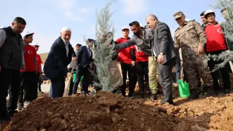 Elazığ’da şehitlerin anısına fidanlar toprakla buluştu