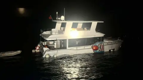 Çanakkale’de Denizde Korku Dolu Anlar! 2 Kişi Su Alan Tekneden Son Anda Kurtarıldı