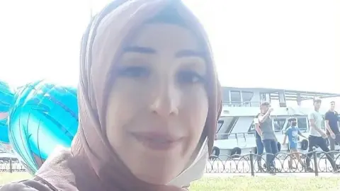 Yürek Yakan Kaza! 2 Çocuğunu Kurtaran Anne Minibüsün Altında Can Verdi