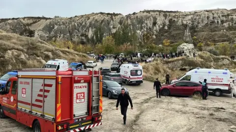 Kapadokya’da peribacası çöktü: Yaralılar var