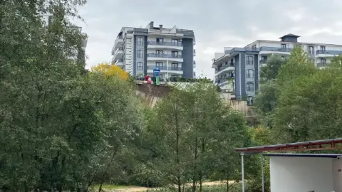 Görüntüler Başiskele'den: Sitenin duvarı çöktü!