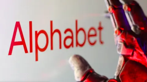 Google'ın çatı şirketi Alphabet'tan rekor gelir: Cloud geliri ikiye katlandı