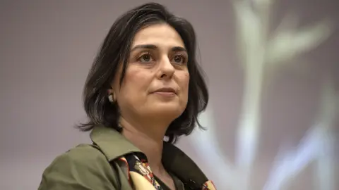 Eski Üsküdar Belediye Başkanı Sinem Dedetaş'a ev hapsi kararı