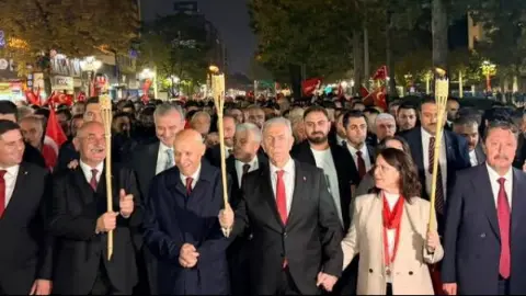 Mansur Yavaş, Cumhuriyet'in 103. yılında makamlar geçici, ilkeler kalıcı dedi