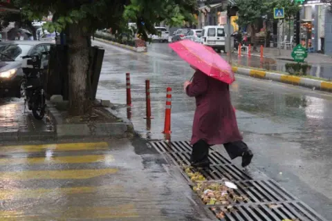 Aydın’da sağanak yağış başladı