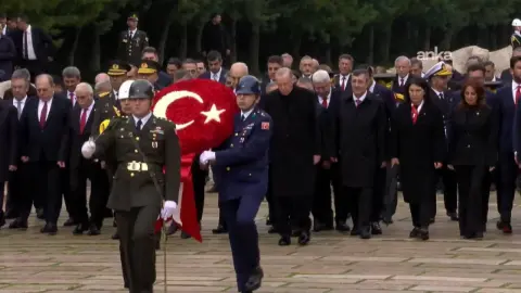 Zirve Anıtkabir’de Buluştu: Cumhuriyet’in 103. Yılında İlk Tören