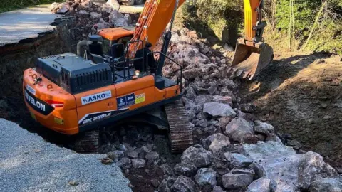 Büyükşehir’den selin izlerini silen yoğun mesai