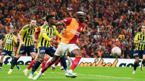 Günün ilk derbisinde Galatasaray, Fenerbahçe'yi mağlup etti!