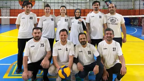 Körfez’de öğretmenlerin voleybol turnuvası başladı: 32 okul yarışıyor