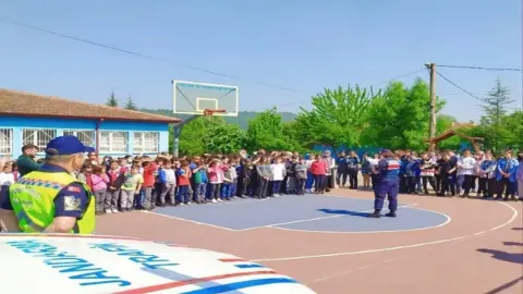 Kocaeli Jandarma’dan Okullara Sıkı Denetim: 25 Aranan Yakalandı!