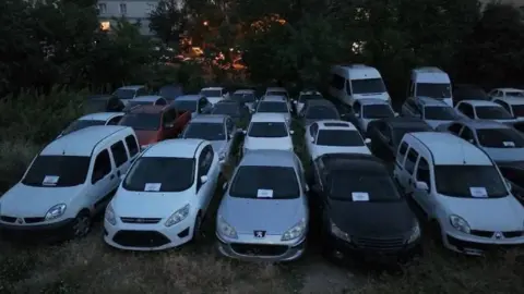 Kocaeli dahil 6 ilde büyük operasyon! 61 klasik otomobilde şasi oyunu