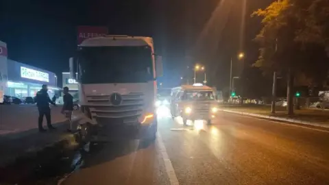 Aydın'da tırın çarptığı elektrikli otomobilde yangın çıktı