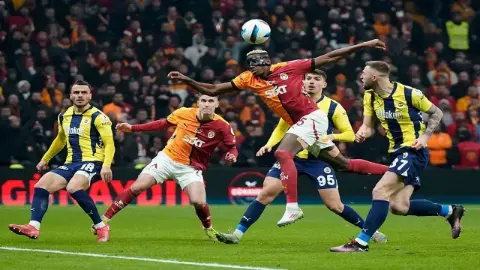 Trendyol Süper Lig: Galatasaray: 2 - Fenerbahçe: 0 (İlk yarı)