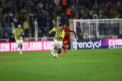 Trendyol Süper Lig: Fenerbahçe: 1 - Göztepe: 0 (İlk yarı)