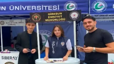 Polisten Okul Çevrelerinde Geniş Çaplı Güvenlik Uygulaması