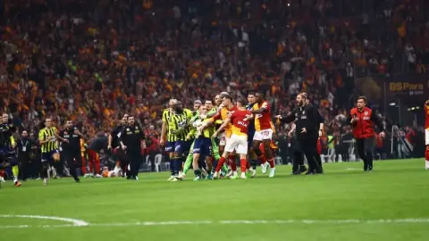 Derbi sonrası saha karıştı