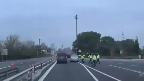 Trafiği birbirine katan uyuşturucu kuryesi film gibi kovalamaca ile yakalandı