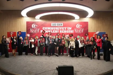 MHP Kocaeli’den Cumhuriyet’in 103. yılına özel bayrak dağıtımı