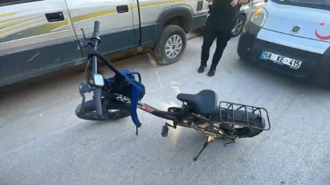 Karaman’da elektrikli bisiklet hafif ticari araca arkadan çarptı: 1 yaralı