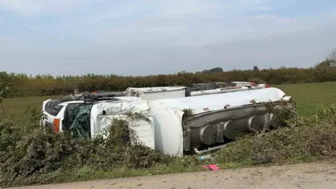 Akaryakıt Yüklü Tanker Devrildi
