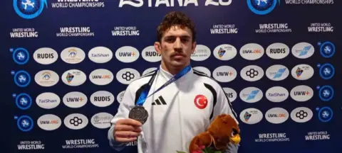 Milli güreşçi dünya ikincisi oldu