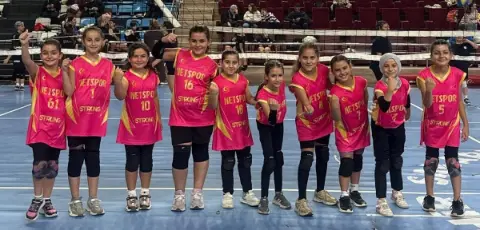 şampiyon Netspor: Filenin Sultanlarından Cumhuriyet Coşkusu!