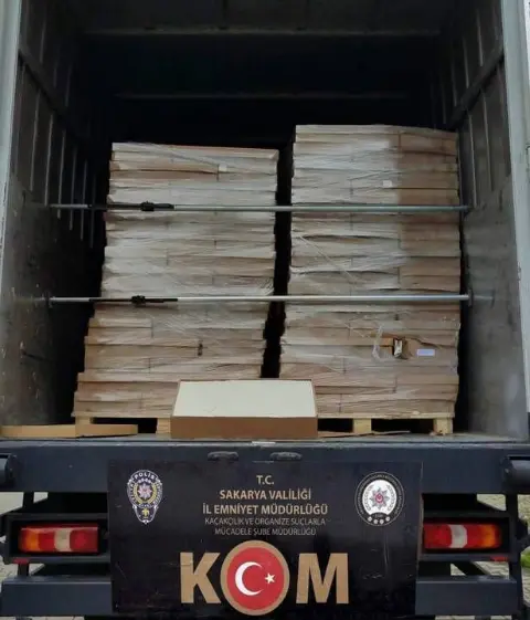 Sakarya’da durdurulan araçtan 3 milyon adet sigara filtresi çıktı!