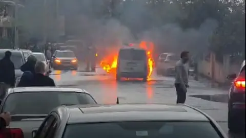 Serdivan’da Doblo Alevlere Teslim Oldu! Yangın Kamerada