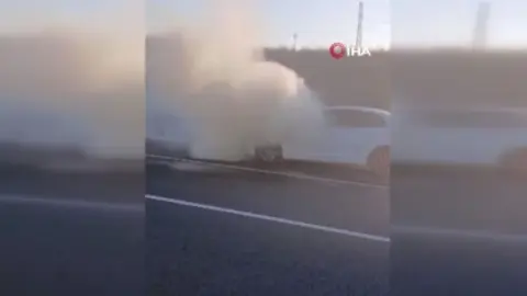 Nevşehir’de seyir halindeki otomobil alev aldı