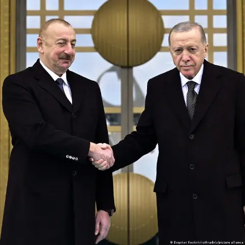 Azerbaycan: Cumhurbaşkanı danışmanı Oktay Saral uzaklaştırıldı