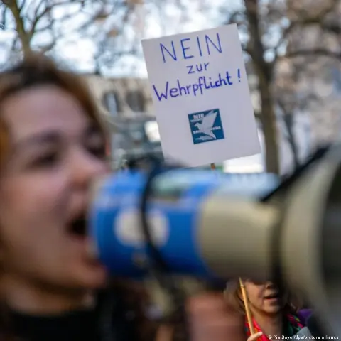 Fransa'dan sonra Almanya'da da Z kuşağı sokağa çıkıyor: 34 kentte protesto var