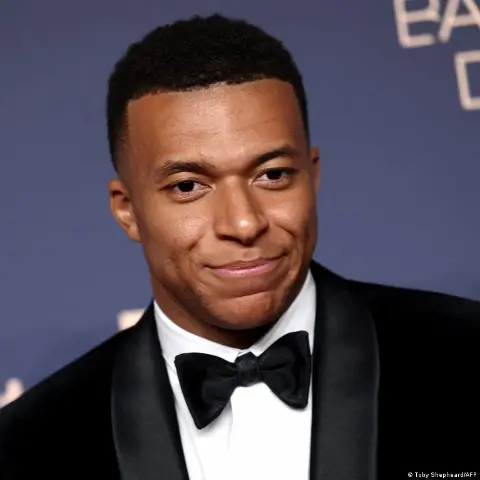 Mao Zedong için "Çinli diktatör" diyen futbol yıldızı Mbappé, Pekin'in sert tepkisi üzerine özür diledi