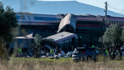 İspanya'da hızlı tren kazası: En az 68 kişi öldü