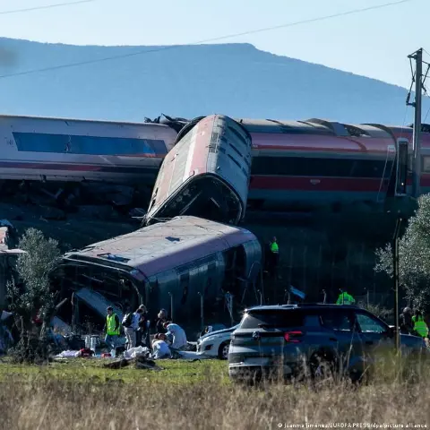 İspanya'da hızlı tren kazası: En az 68 kişi öldü