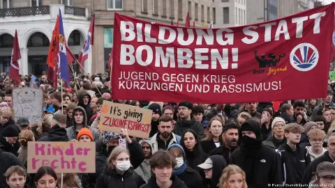 Almanya'da Z kuşağı sokakta: Onlarca kentte protestolar