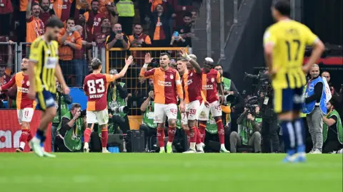 Derbide ilk yarı Galatasaray’ın!