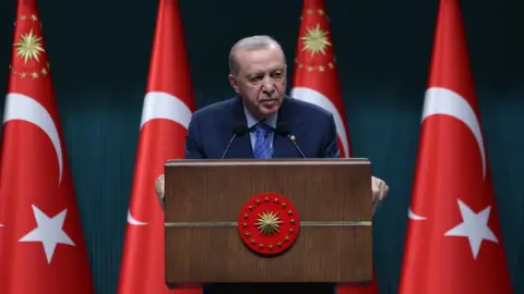 Cumhurbaşkanı Erdoğan: "Türk dünyası olarak tam bir dayanışma, karşılıklı saygı ve kardeşlikle önümüzdeki dönemi Türk asrı yapmak için mücadele edeceğimize yürekten inanıyorum
