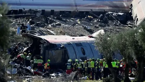 İspanya'daki tren kazasında can kaybı 68'e yükseldi, 3 günlük milli yas ilan edildi