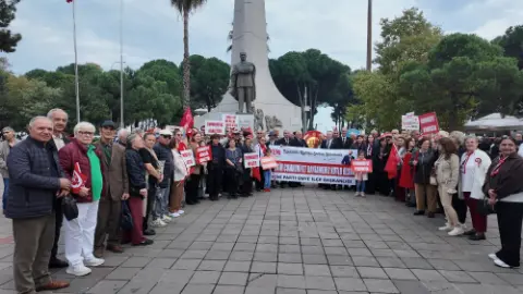 Cumhuriyet Coşkusu çelenk Töreniyle Başladı