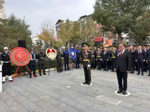 Taksim’de Cumhuriyet Bayramı öncesi tören düzenlendi