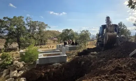 9 Çocuğu Farklı İllere Taşındı! Ali Amca, Eşiyle Kendisine Mezar Kazdırdı