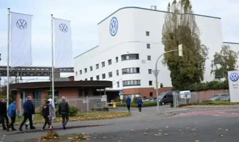 Volkswagen 5,8 Milyar Euro Zarar Açıkladı: Çin Rekabeti Otomotiv Devini Zorluyor