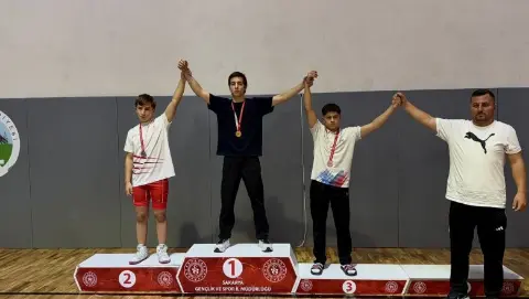 Akyazıda güreş il birinciliği müsabakaları tamamlandı işte dereceye giren sporcular