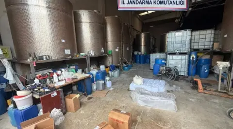 İzmir'de 21 Bini Aşkın Litre Etil Alkol Ele Geçirildi